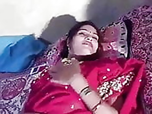 Desi bhabhi ne pati ke jane par call karke bulaya Boyfriend