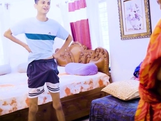 Desi Kaamwali Bai Ke Bade Dudh (480)