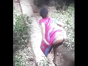 desi pissing outdoor